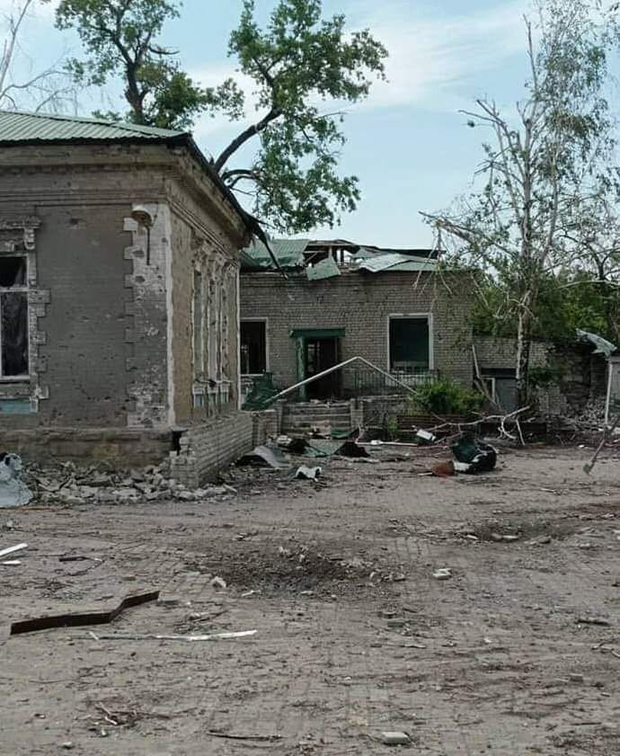 Последствия обстрелов Луганской области