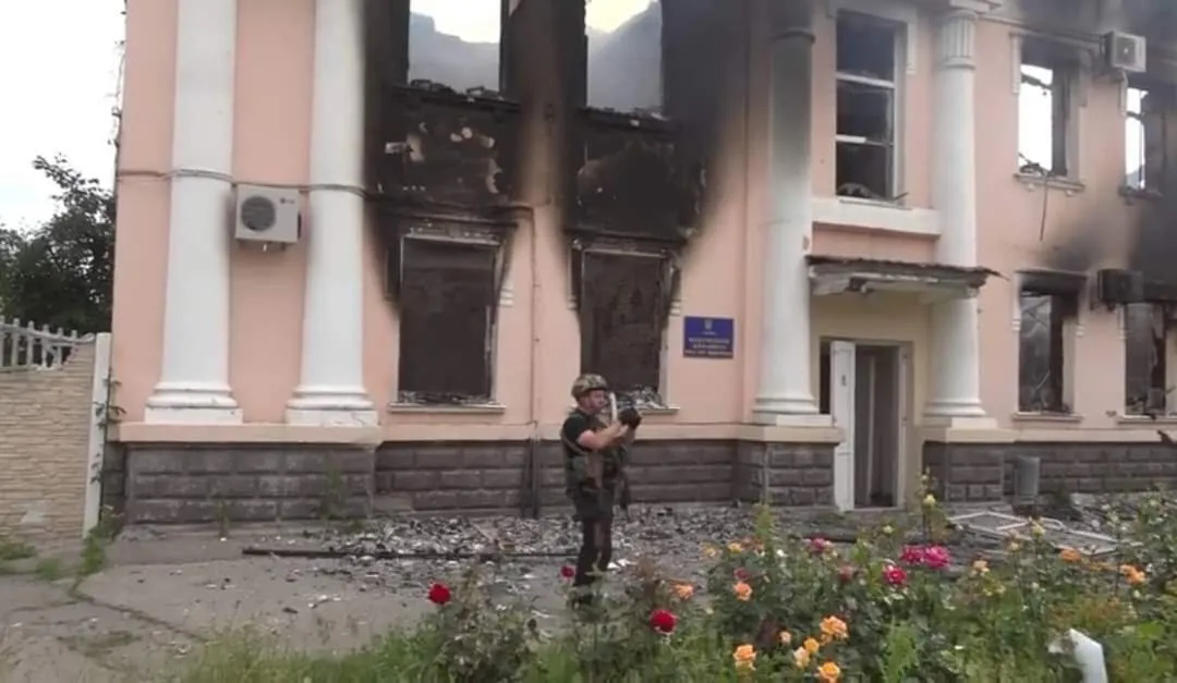 Последствия обстрелов Луганской области