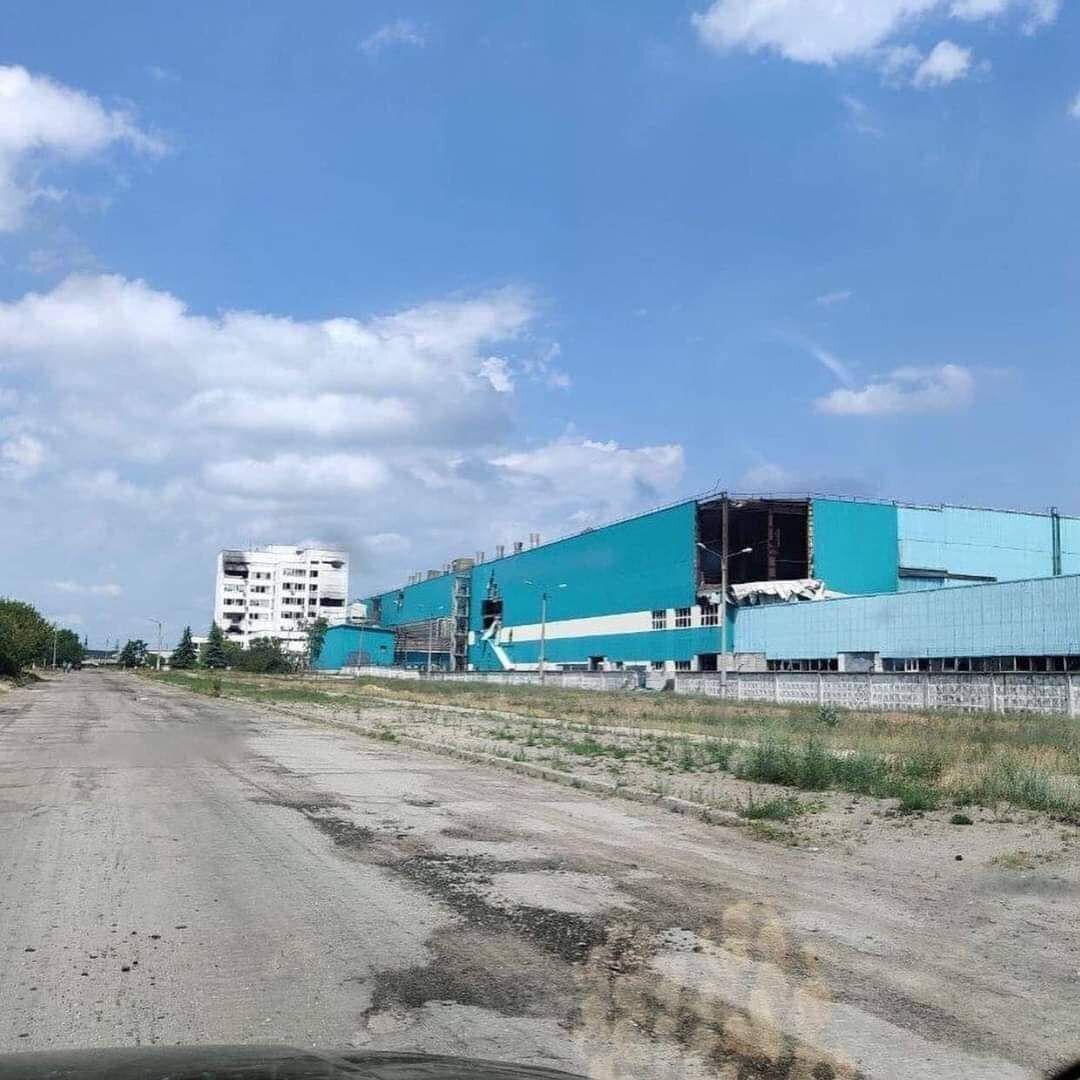 Из-за обстрела РФ в Лисичанске загорелся рынок dqxikeidqxiqqeant