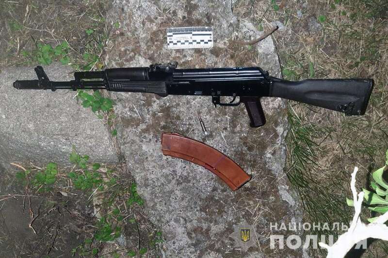 Мужчина выстрелил в зятя из автоматического оружия.