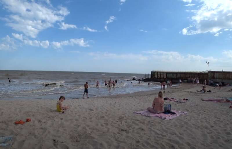 Оккупанты зазывают на курорты возле разрушенного Мариуполя (фото) dqxikeidqxiqqeant