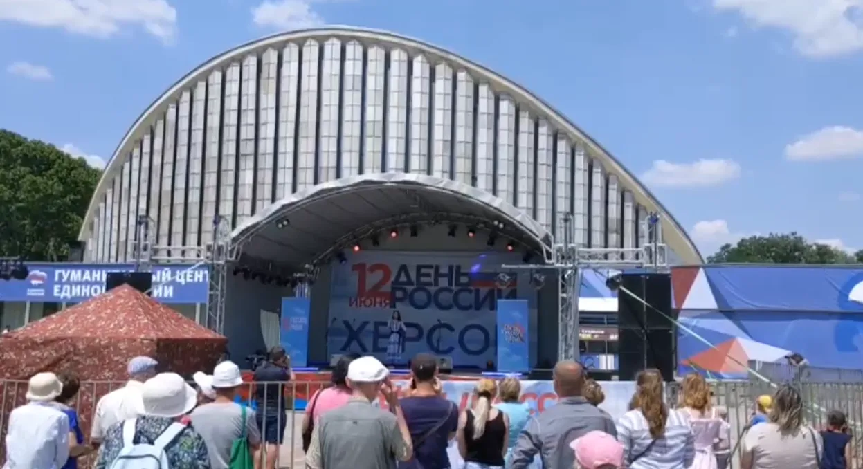 Показушный концерт оккупантов в Херсоне dqxikeidqxitkant