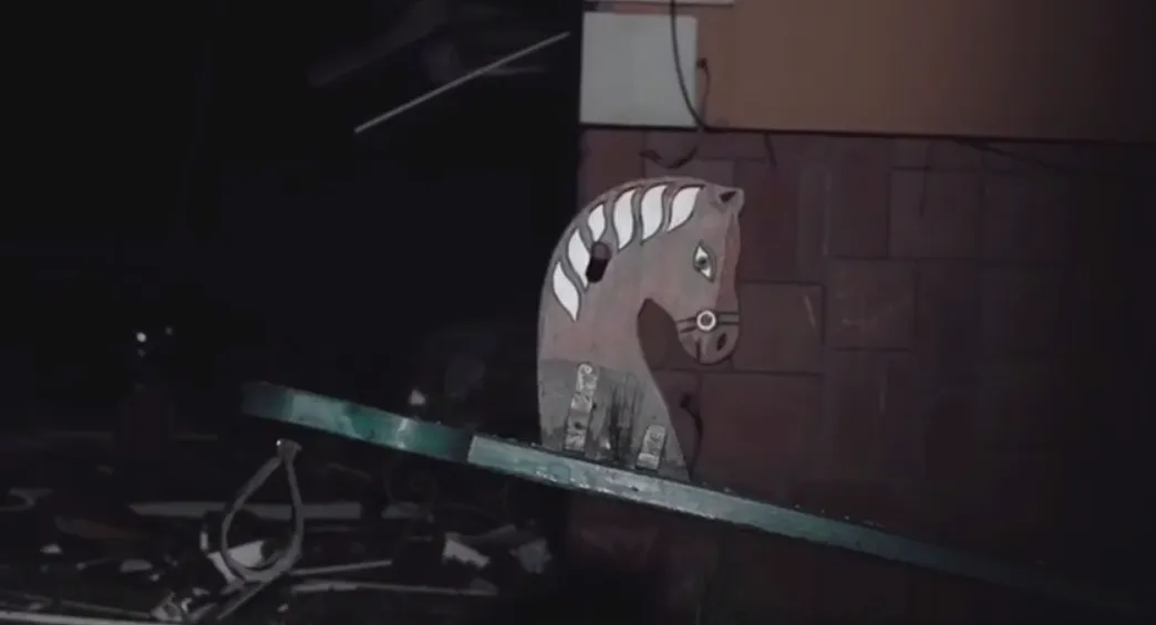 Разрушенные качели