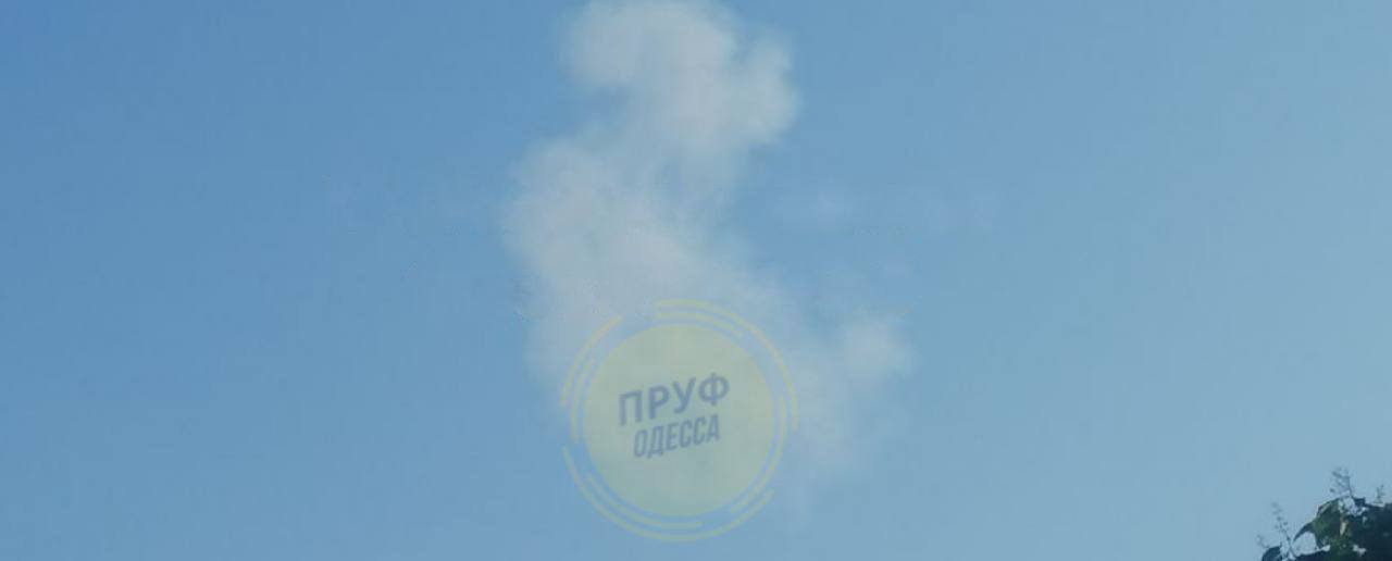 Дым после взрыва в Одессе dqxikeidqxitkant