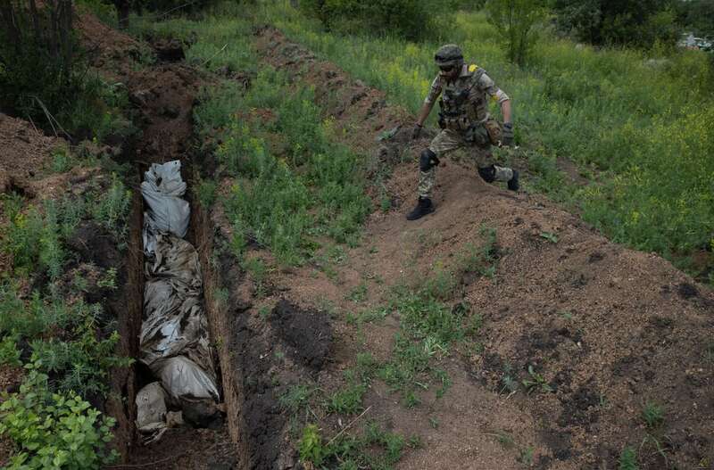 СМИ показали массовое захоронение мирных жителей в Лисичанске dqxikeidqxitkant