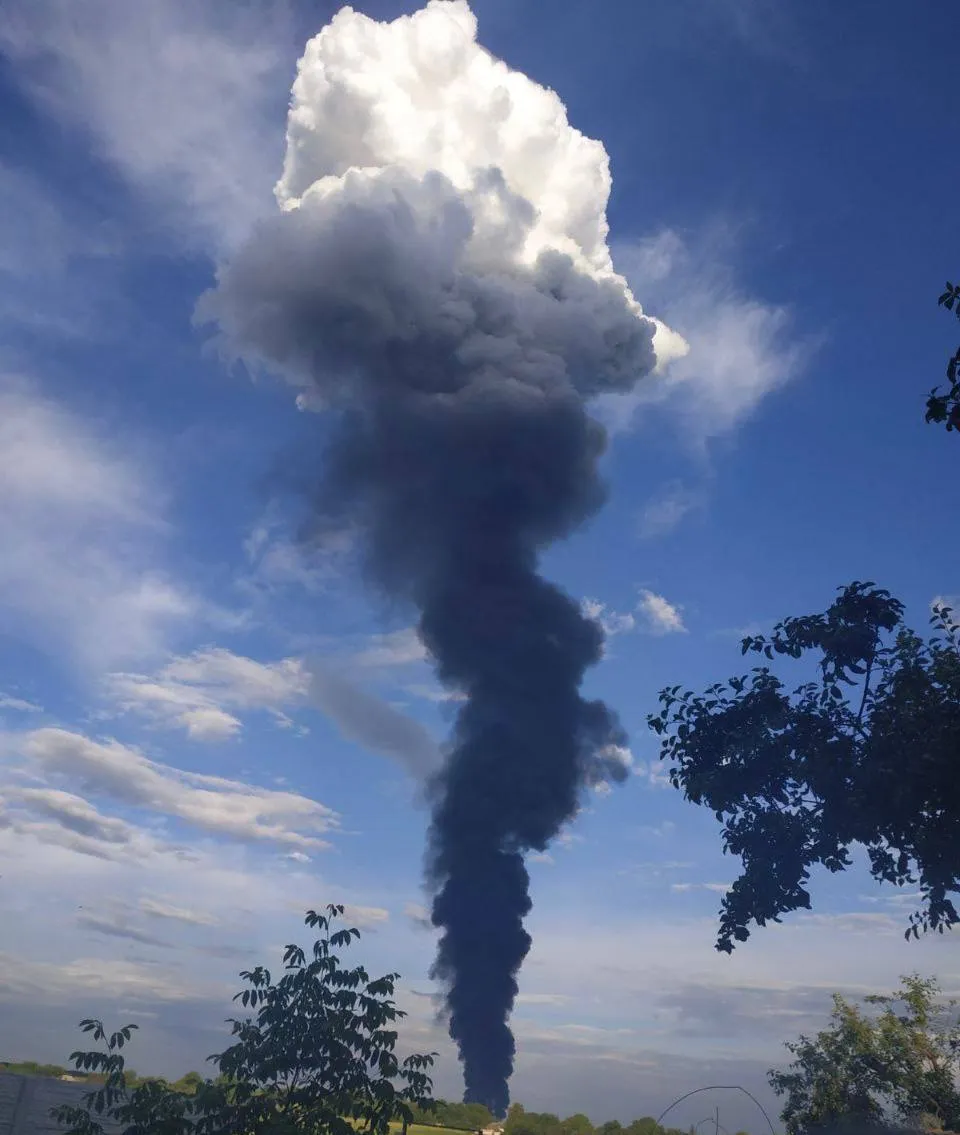 Черный дым над Днепром.