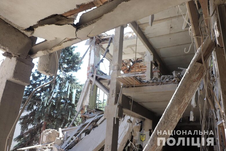 Российские оккупанты ударили по корпусу колледжа в Харькове: Никто не пострадал 04