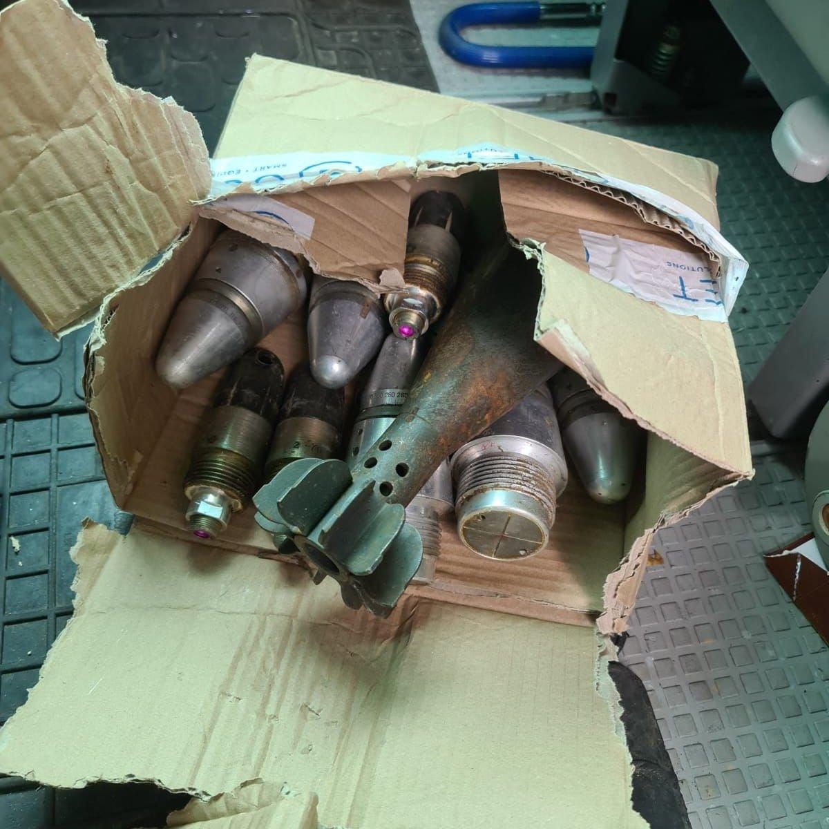 Фото В Киеве мужчина устроил в квартире склад боеприпасов 25 июня 2022