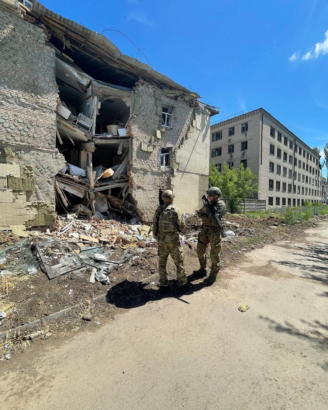 На востоке Украины идут тяжелые бои