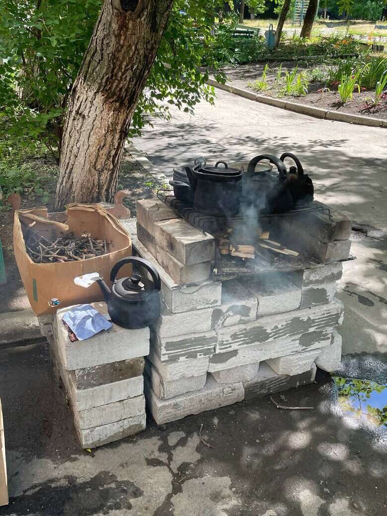 Мариупольцы охотятся на голубей, чтобы не умереть от голода, - СМИ 02