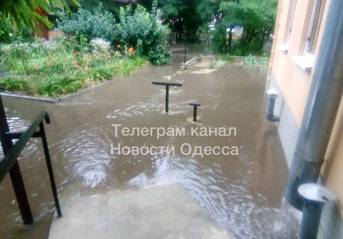 Дворы тоже затопило