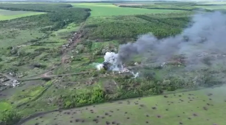 Украинские военные обнаружили и уничтожили российские склады с боекомплектами к артиллерийским установкам РФ dqxikeidqxiqqeant