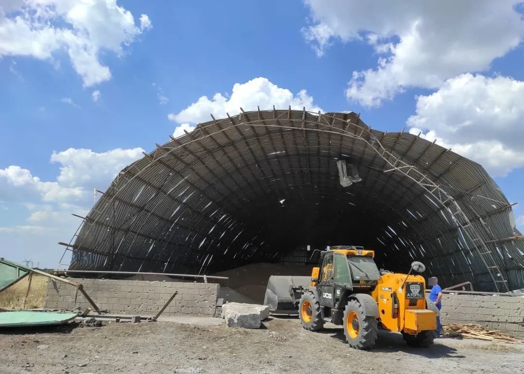 Оккупанты нанесли удар по складам агропредприятия. dqxikeidqxiqqeant