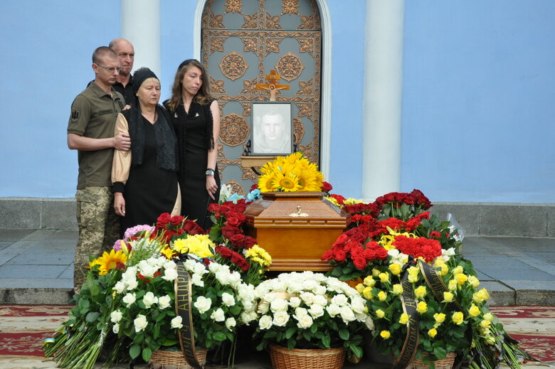 С комбатом 72 ОМБ Андреем Верхоглядом попрощались в Киеве 12