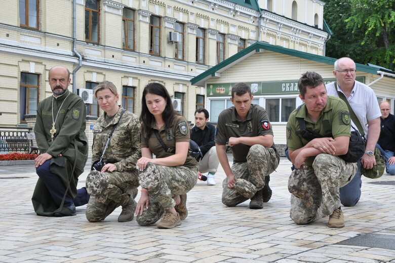 С комбатом 72 ОМБ Андреем Верхоглядом попрощались в Киеве 15