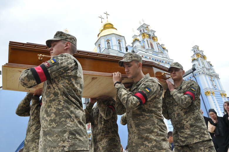 С комбатом 72 ОМБ Андреем Верхоглядом попрощались в Киеве 17