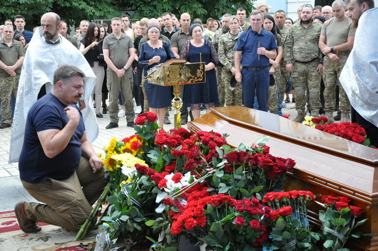 С комбатом 72 ОМБ Андреем Верхоглядом попрощались в Киеве 08