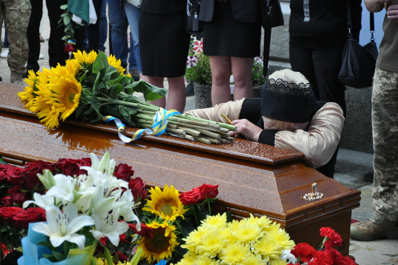 С комбатом 72 ОМБ Андреем Верхоглядом попрощались в Киеве 10