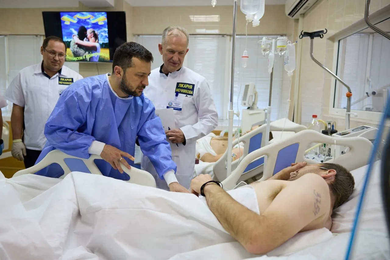 Президент посетил раненых воинов в Днепре dqxikeidqxiqqeant