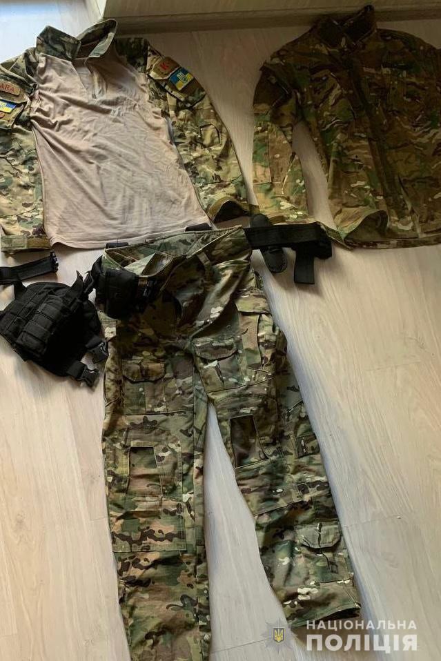 Задержанному грозит до трех лет ограничения свободы.