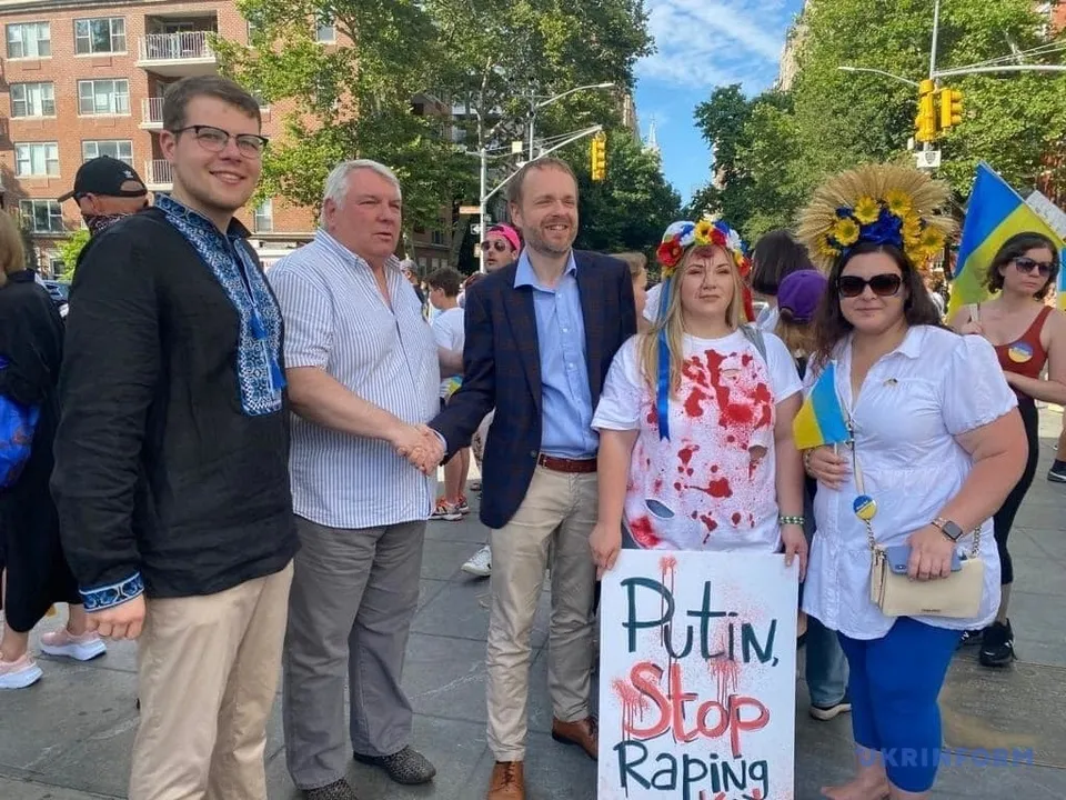 Активисты фотографировались вместе