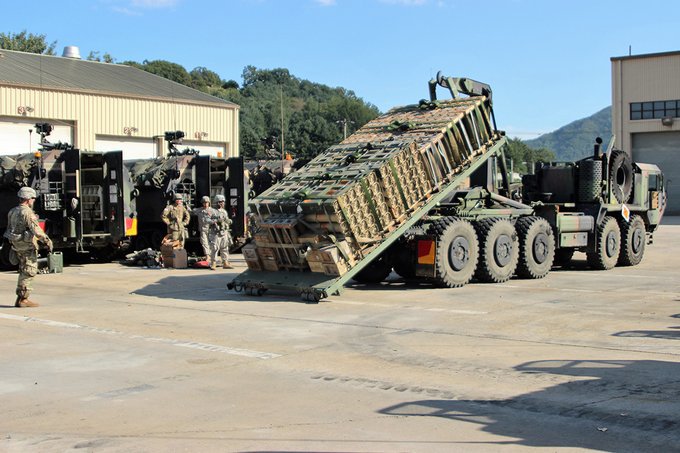 Росіяни перевозять переважно дрова, західні вантажівки обладнані для перевезення максимальної корисної ваги боєприпасів