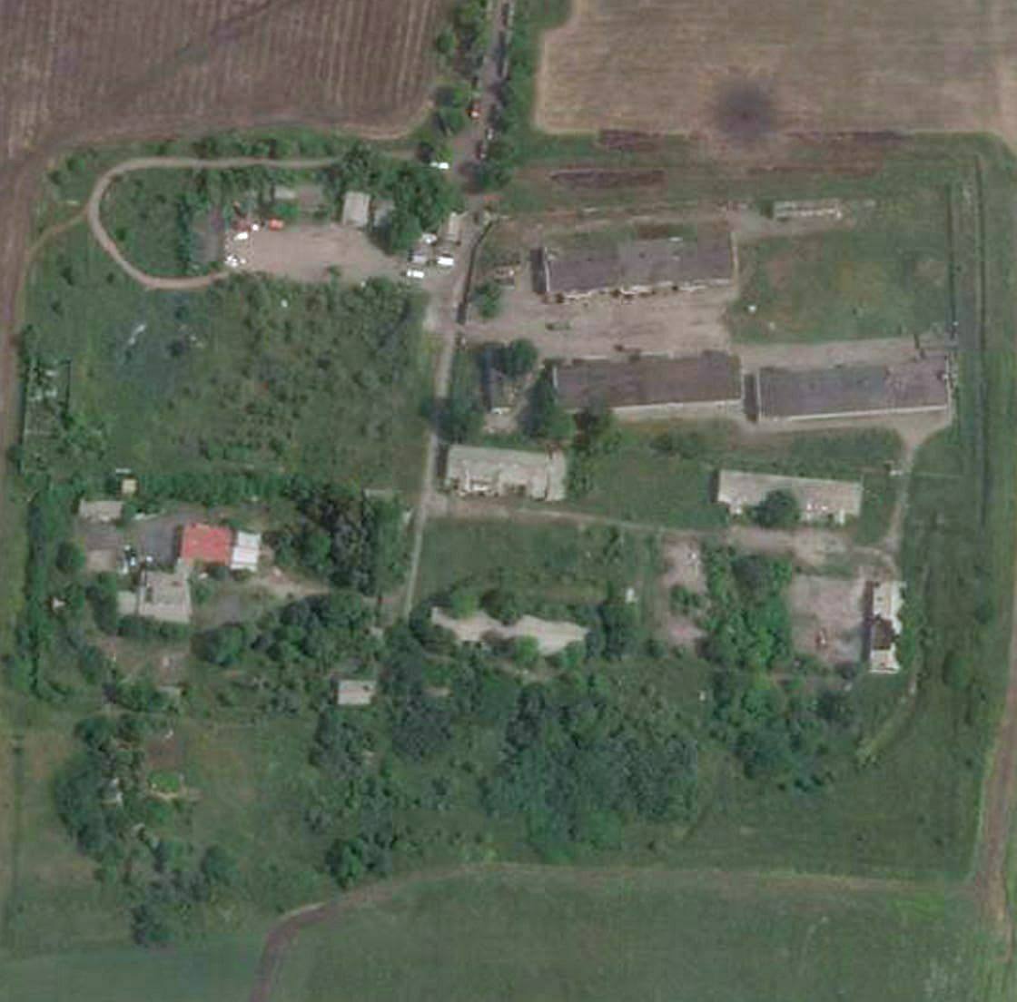 На фотографии "до" видны вражеские склады в зданиях справа dqxikeidqxitkant