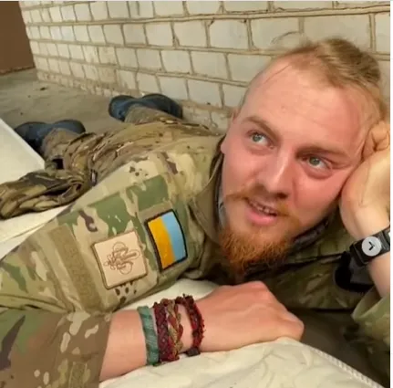 Видео украинского воина на передовой тронуло сеть.