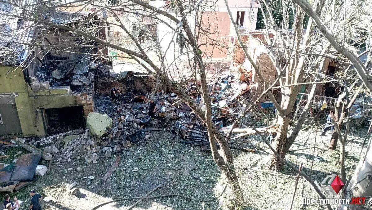 Жители заявили о более чем 20 взрывах.