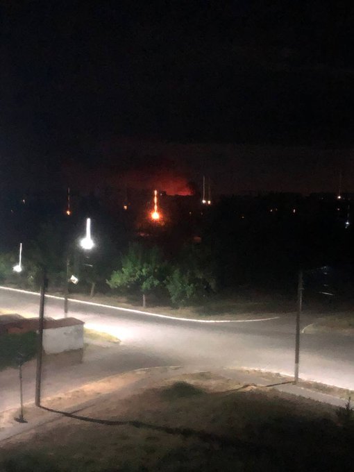В Новой Каховке снова взрывы: над городом виден столб дыма dqxikeidqxitkant