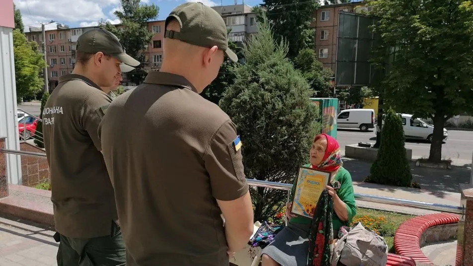 82-летняя пенсионерка из Кропивницкого Лидия Домрова продает вещи, чтобы покупать военным носки