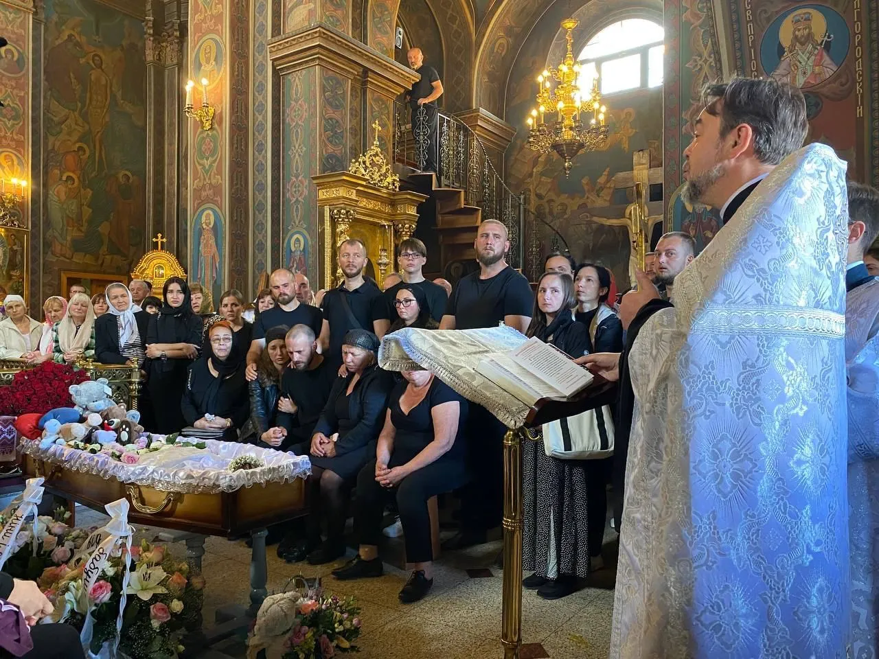 Церемония прощания с ребенком, которого убила российская ракета