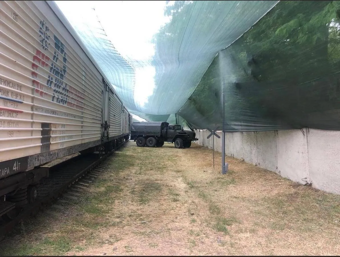 Додому російські солдати повертаються потягом, але мертвими.