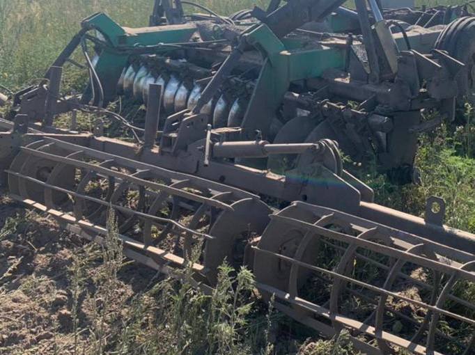 Трактор зазнав механічних пошкоджень. dqxikeidqxiqqeant