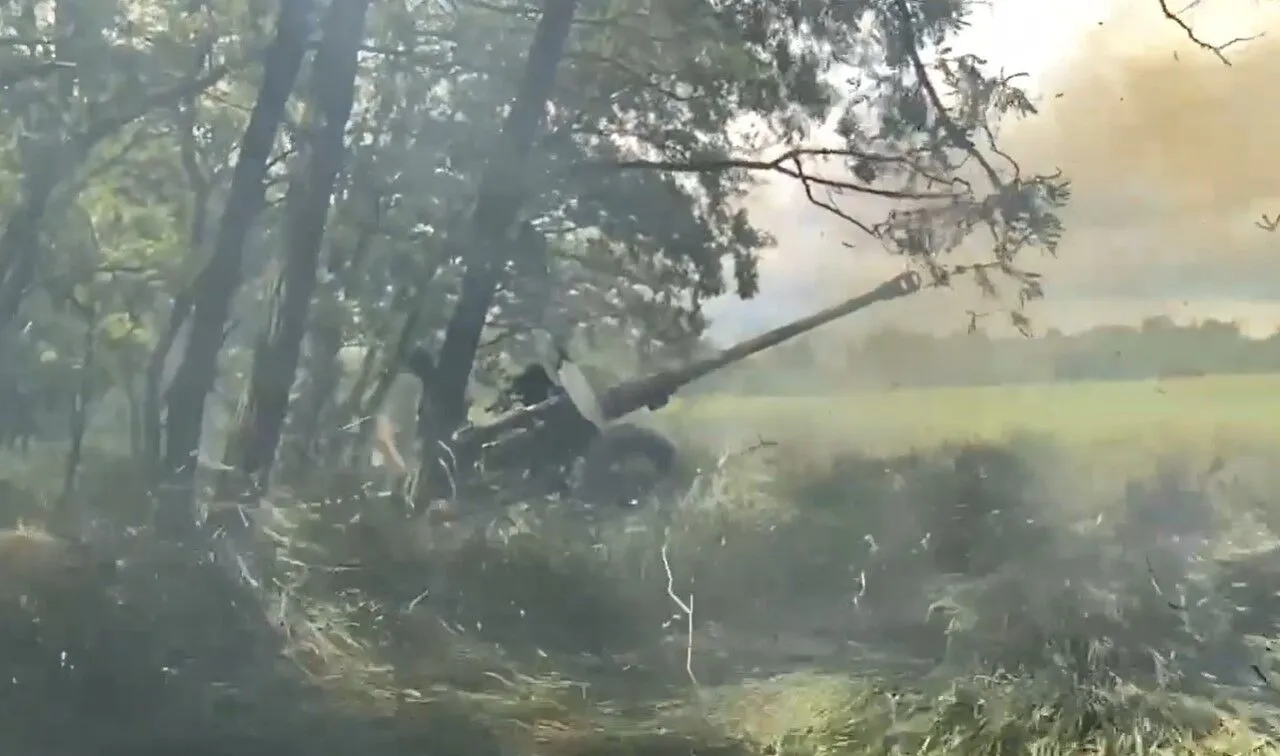 Нацгвардейцы били по врагу из гаубицы FH70