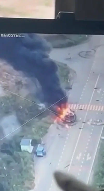 Російська бронтехніка довго горіла та вибухала.