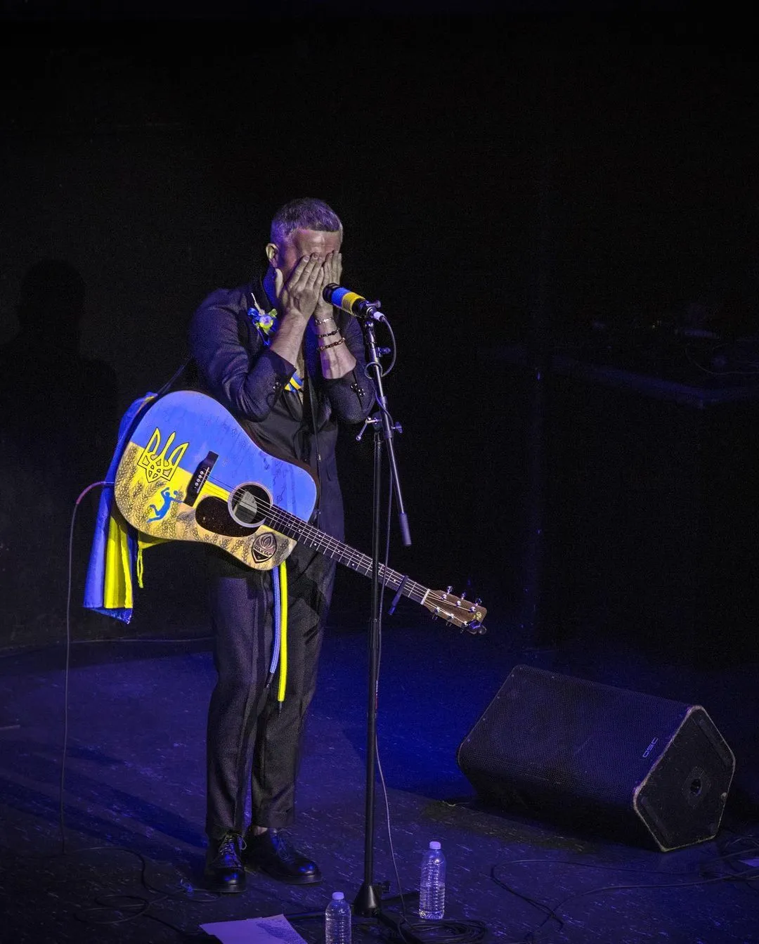 Артист занимается благотворительностью в Европе