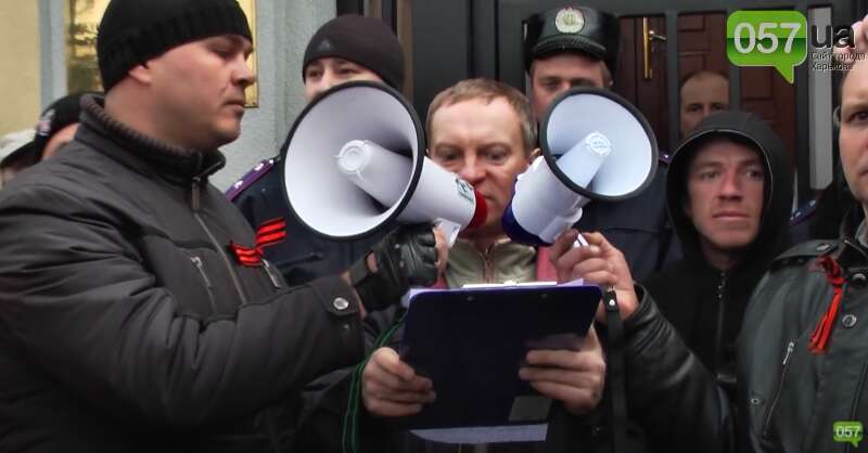 На ілюстрації «Моторола» (третій праворуч), Харків, 16-е березня