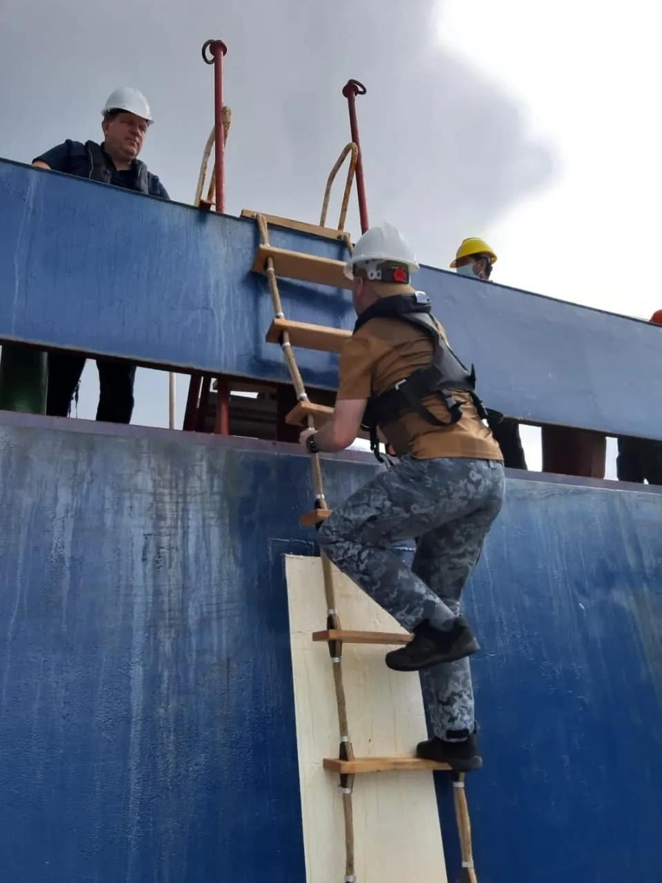 Сухогруз с зерном из Украины прошел проверку