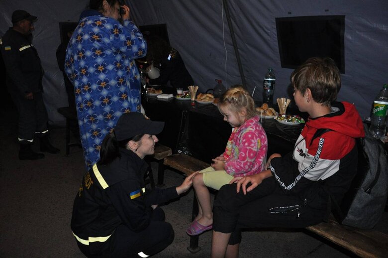 Кировоградщина встретила третий эвакуационный поезд из Донецкой области, - Райкович 02