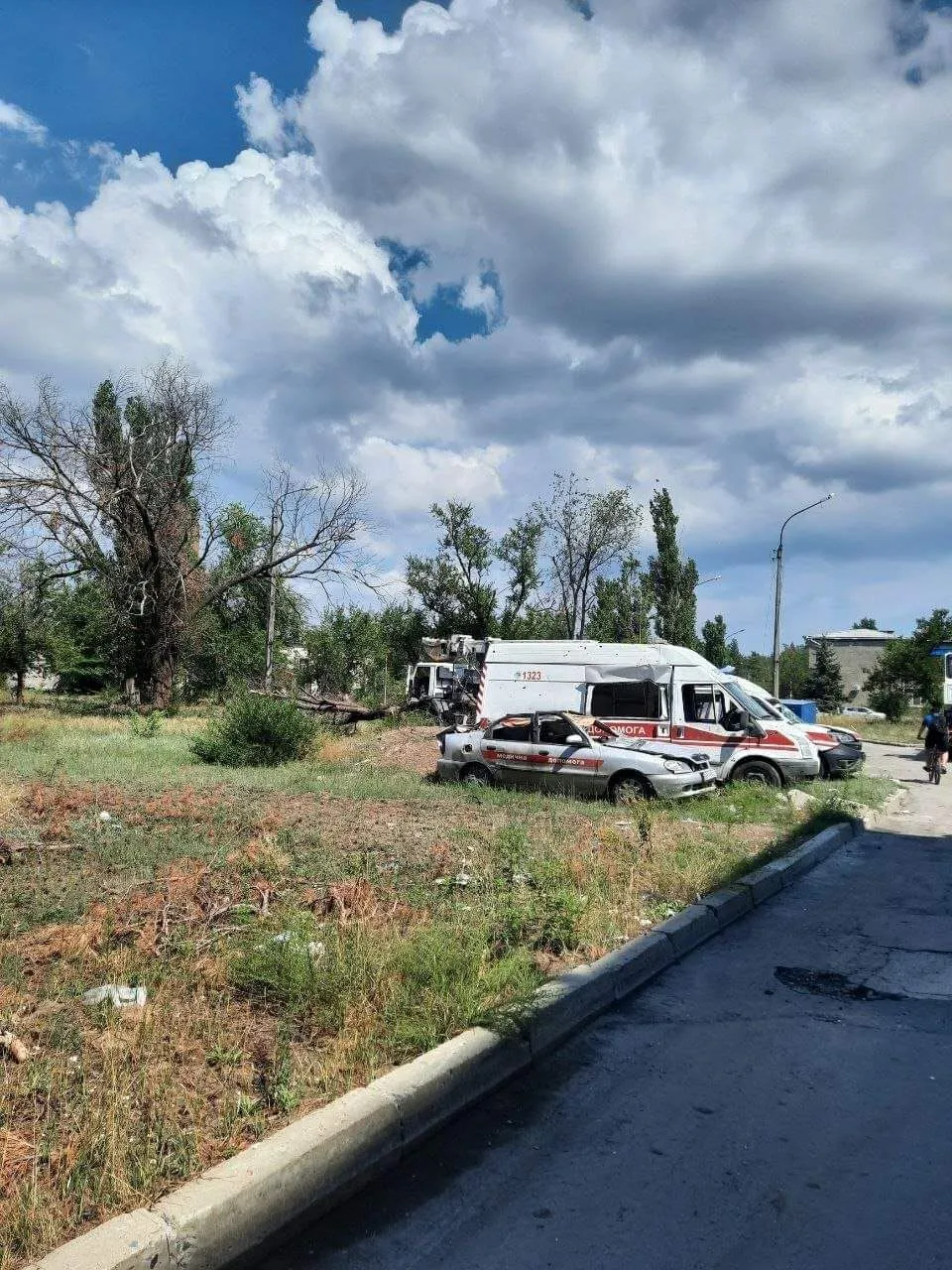 Наслідки ударів РФ по населених пунктах на межі Луганської і Донецької областей dqxikeidqxidant