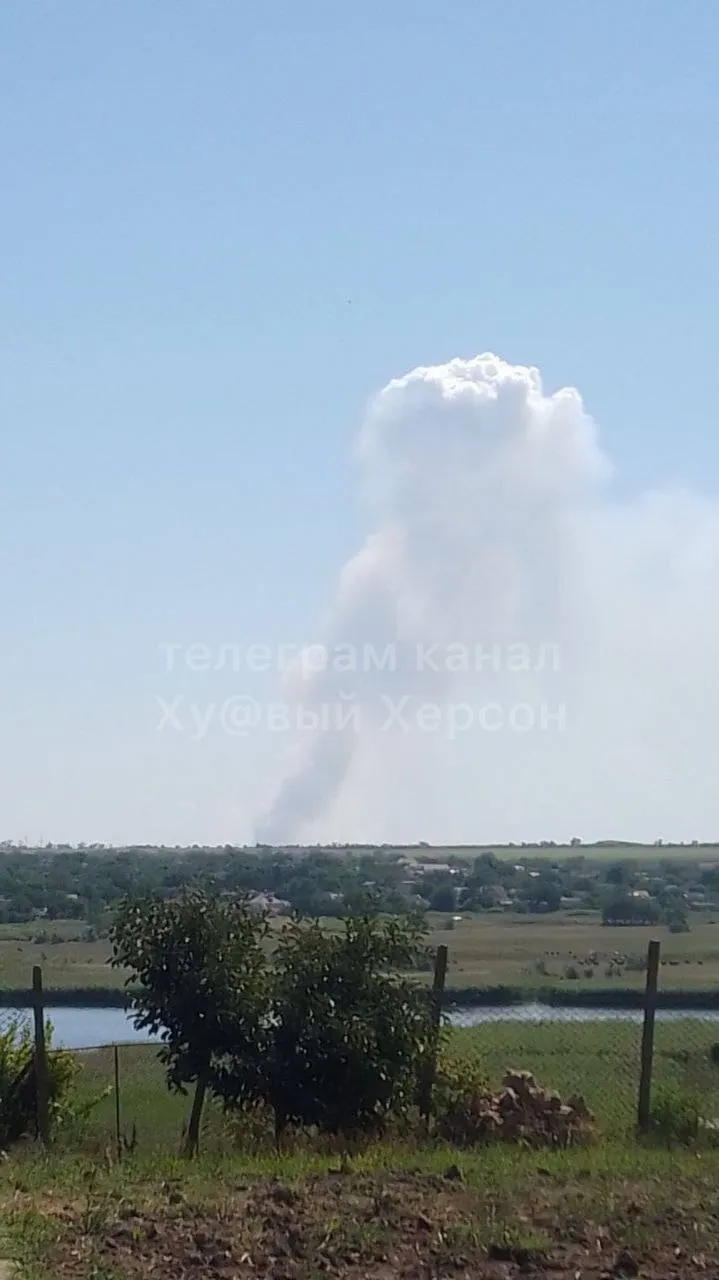 На місці вибуху спалахнула пожежа