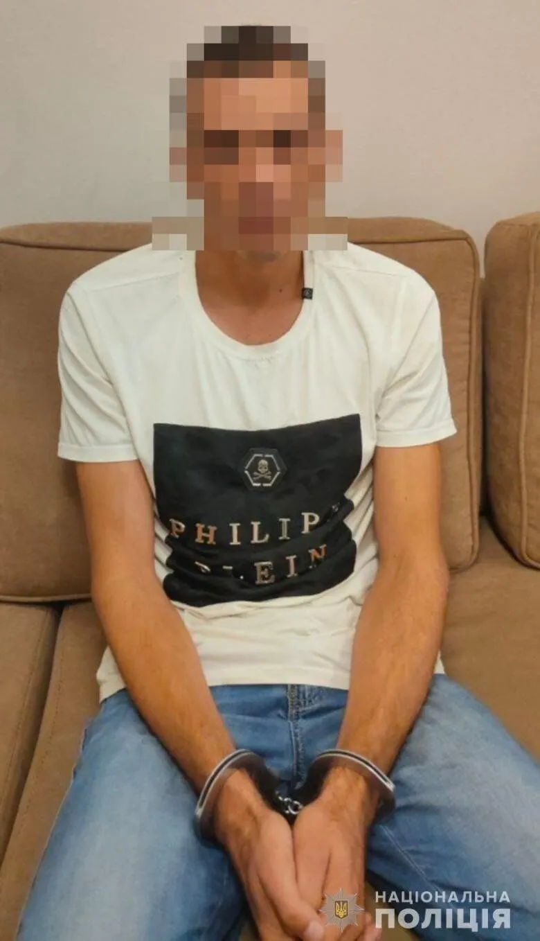 У Києві чоловік за підробленими документами намагався продати чужу квартиру. Фото