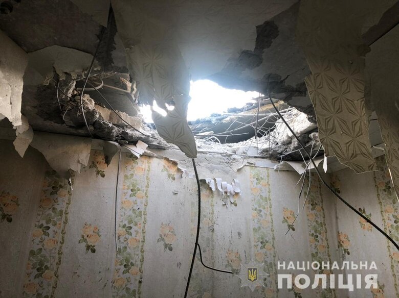 Последствия обстрела Никополя: враг избивал со стороны Энергодара 04