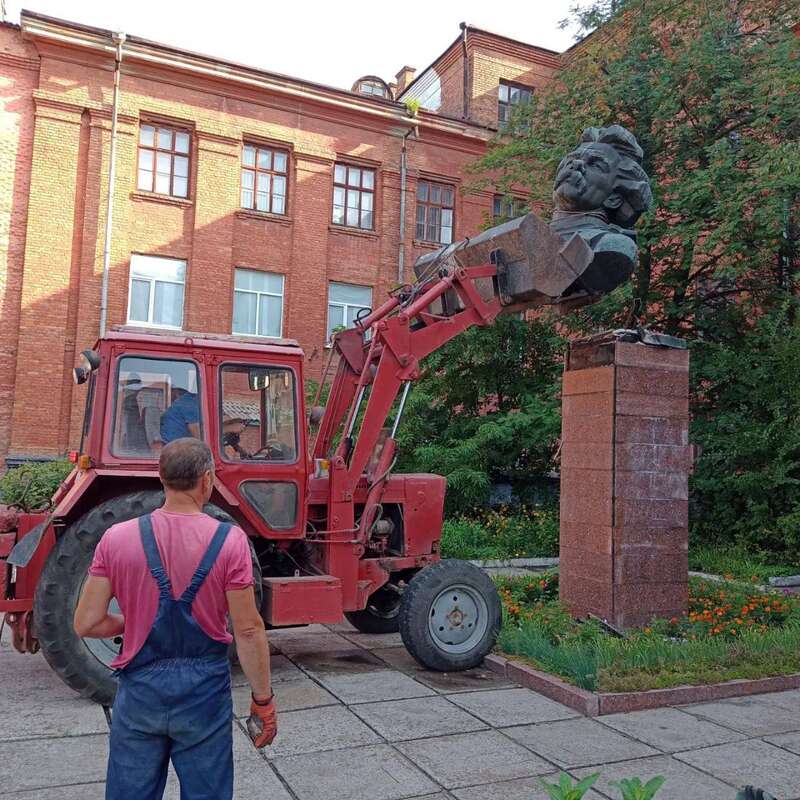 В Олександрії знесли погруддя Максима Горького