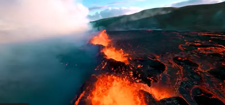 Сванур Габриэле снял вулкан изнутри с помощью дрона. dqxikeidqxitkant