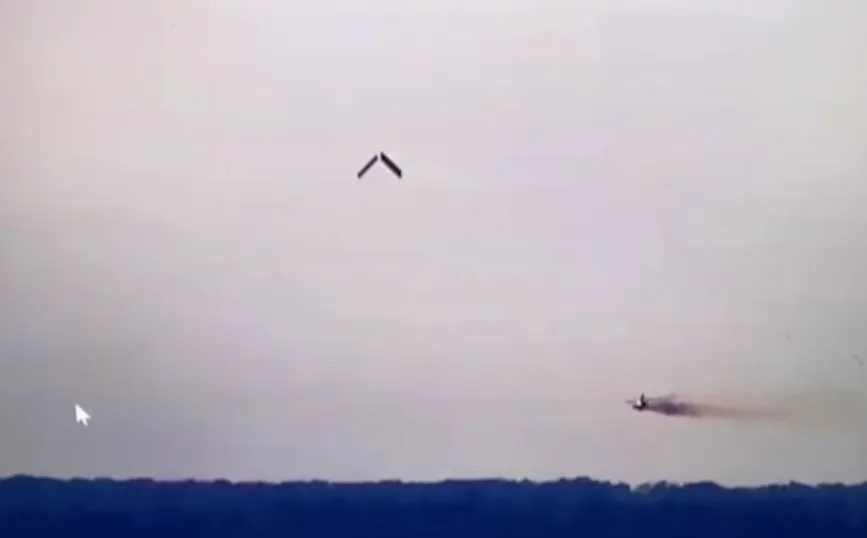 Ворожий вертоліт після влучання українських зенітників dqxikeidqxiqqeant