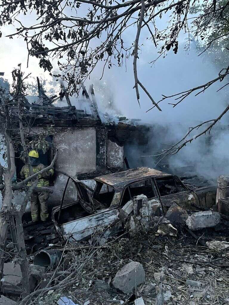 У Нововодмитрівці обстрілами пошкодили ліцей та будинки.
