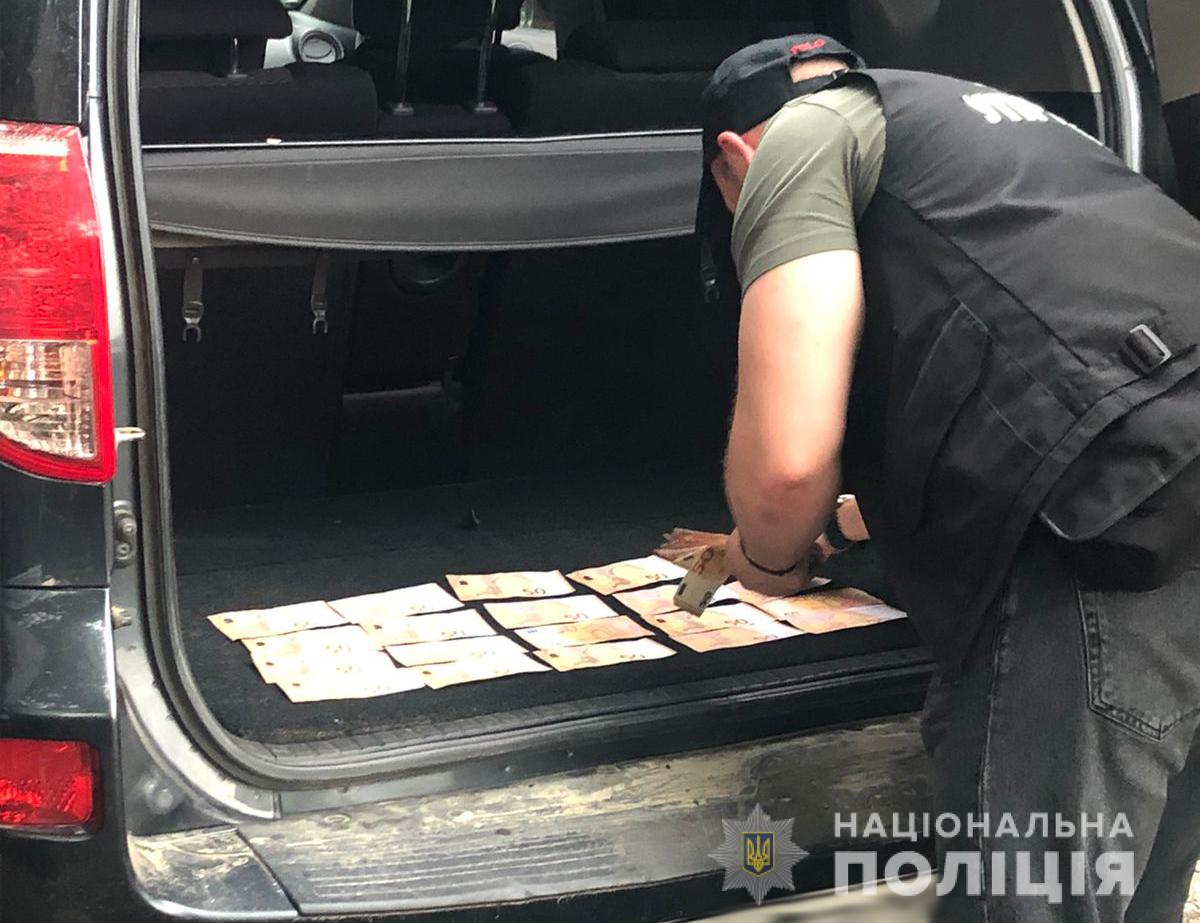 У Чернівцях благодійник продав позашляховики, ввезені для ЗСУ