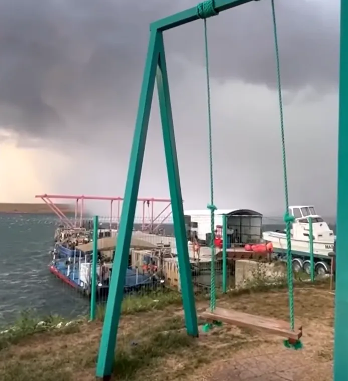 Торнадо было видно в разных уголках полуострова